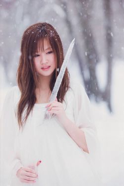 戴面具的女人